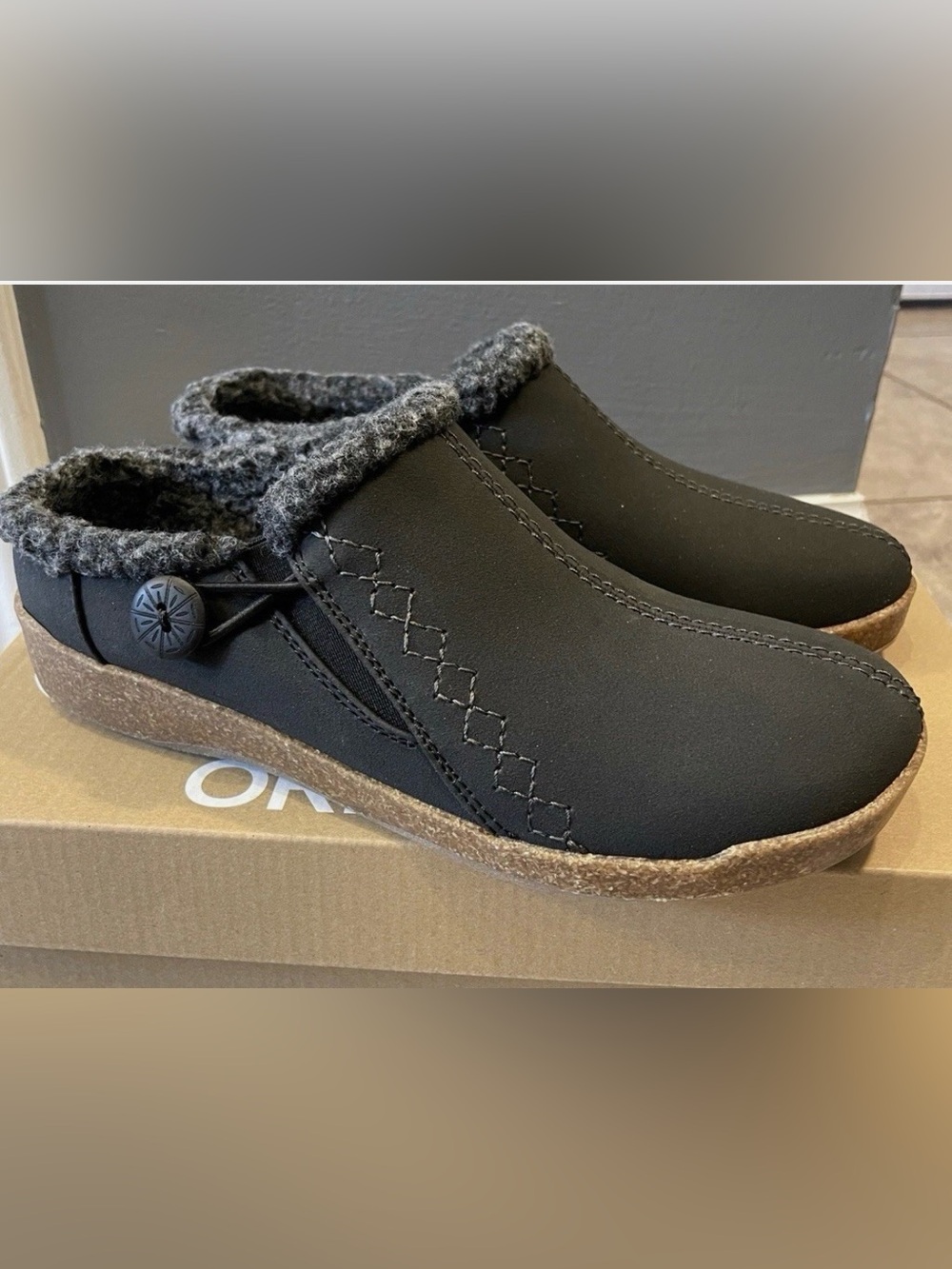 Earth Origins Jacki Women Clogs Faux Fur Lined Slip-On Shoes - Black, 6